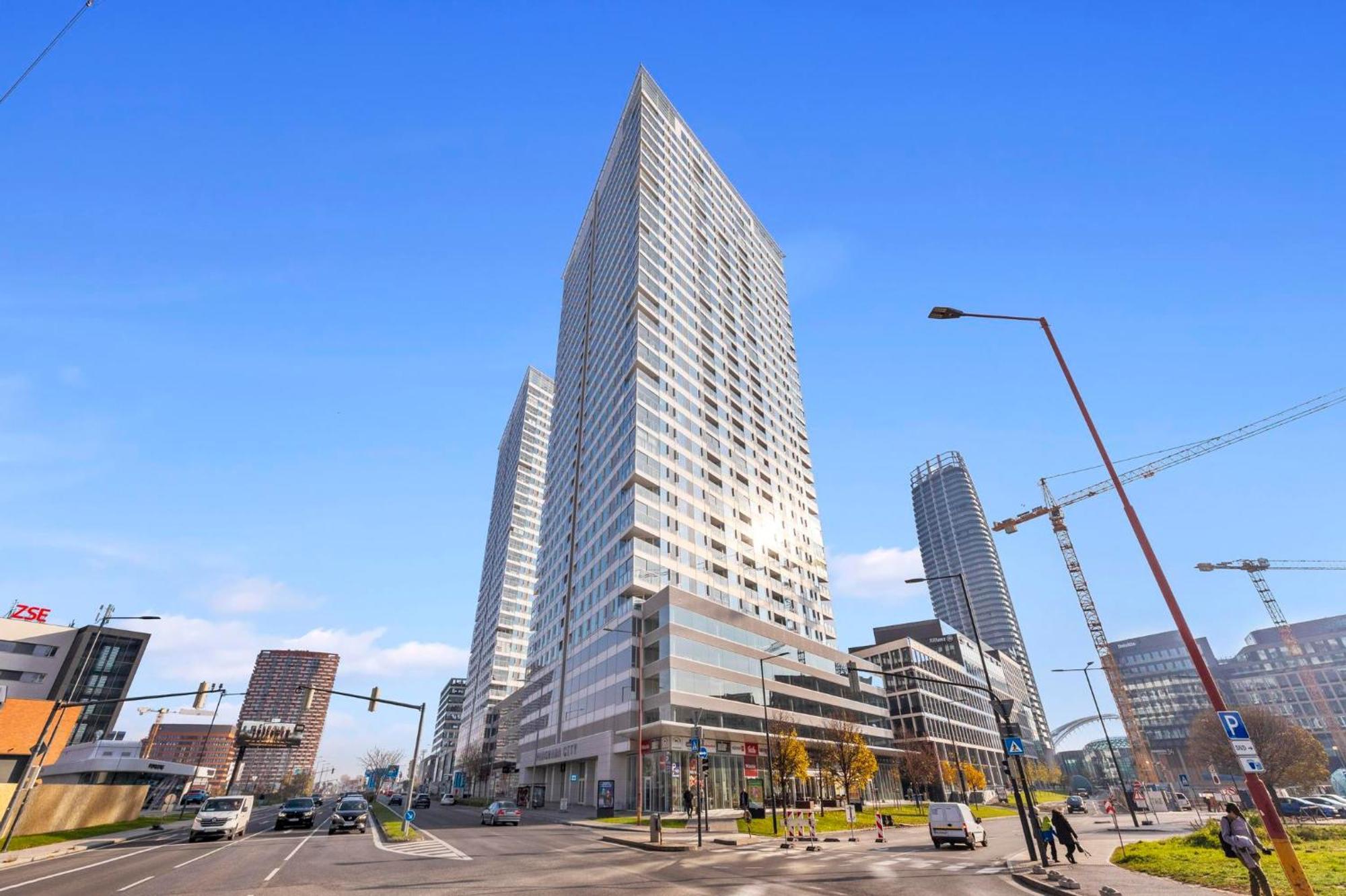 Panorama In Downtown Area With Free Parking And Castle View Apartment Bratislava