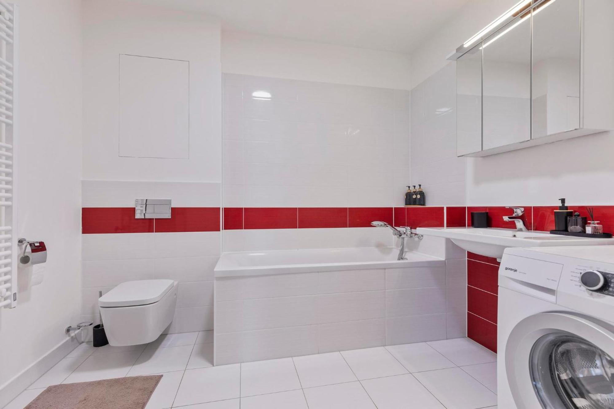 Panorama In Downtown Area With Free Parking And Castle View Apartment *