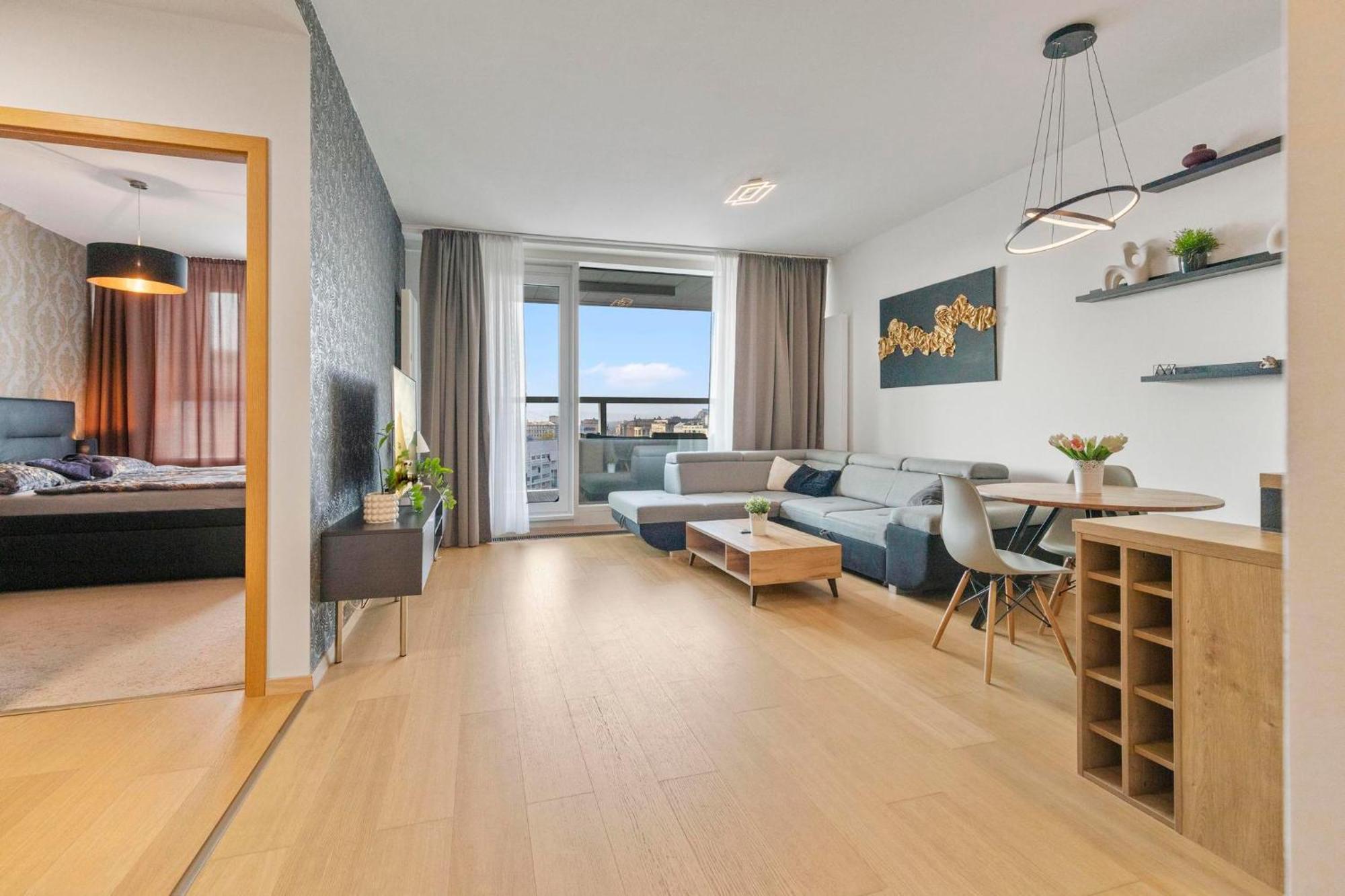 Panorama In Downtown Area With Free Parking And Castle View Bratislava