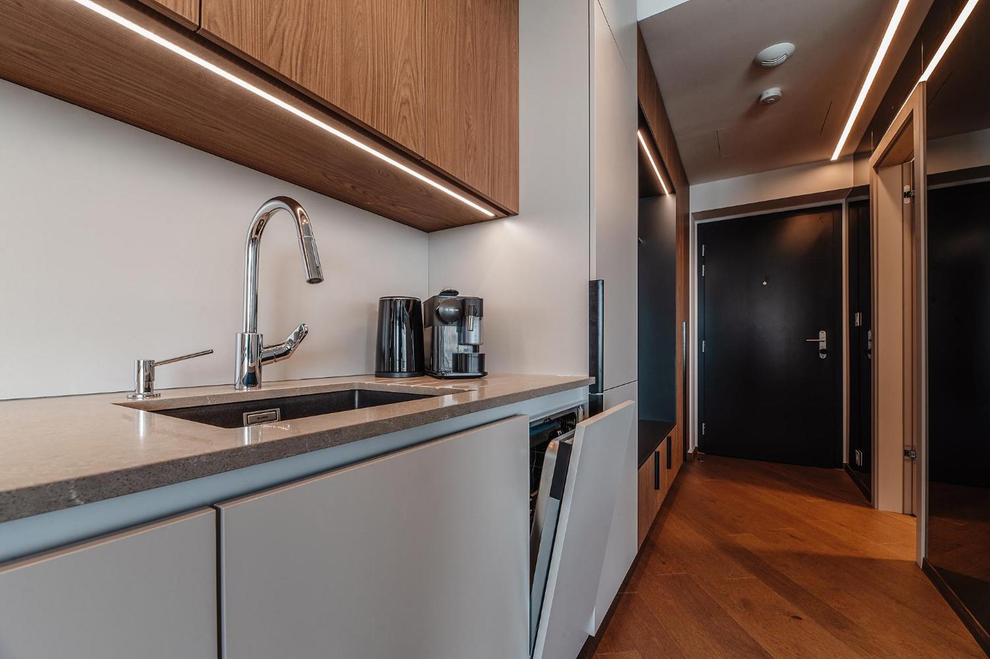 Premium Suite, River & Old Town View,free Parking Apartment Bratislava