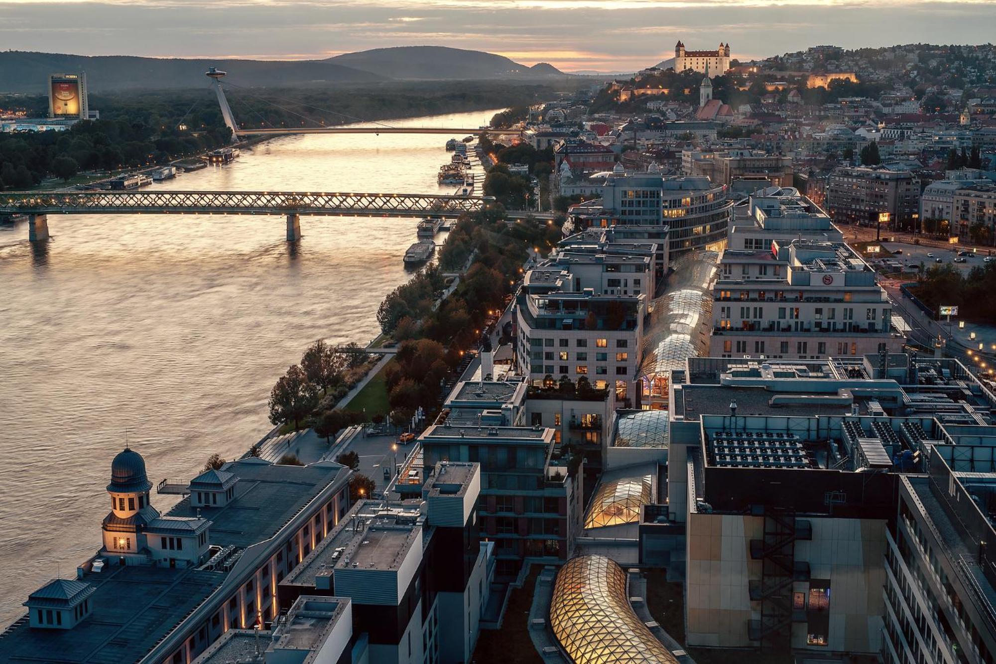 Premium Suite, River & Old Town View,free Parking Apartment Bratislava