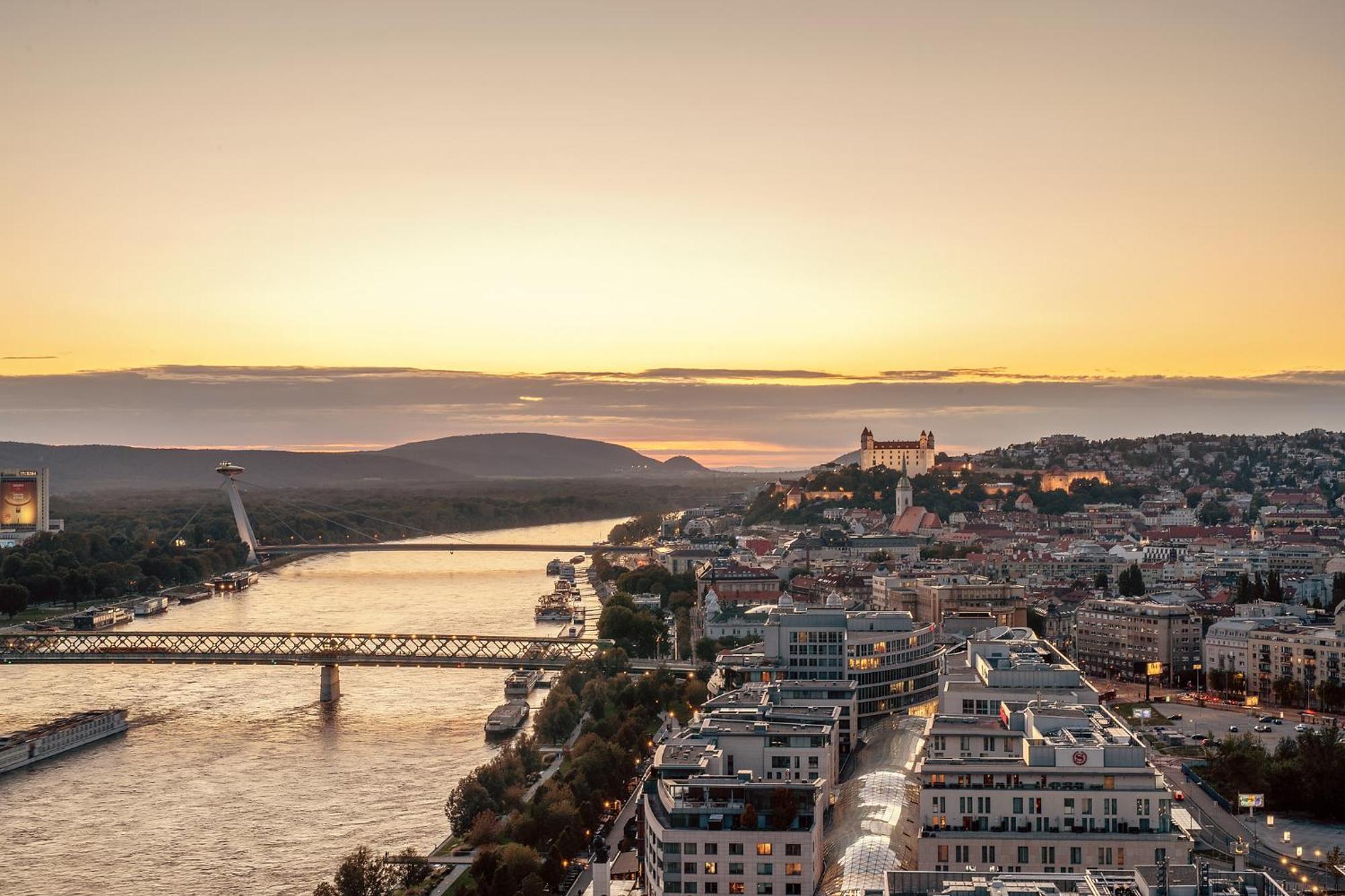 Premium Suite, River & Old Town View,free Parking * Bratislava