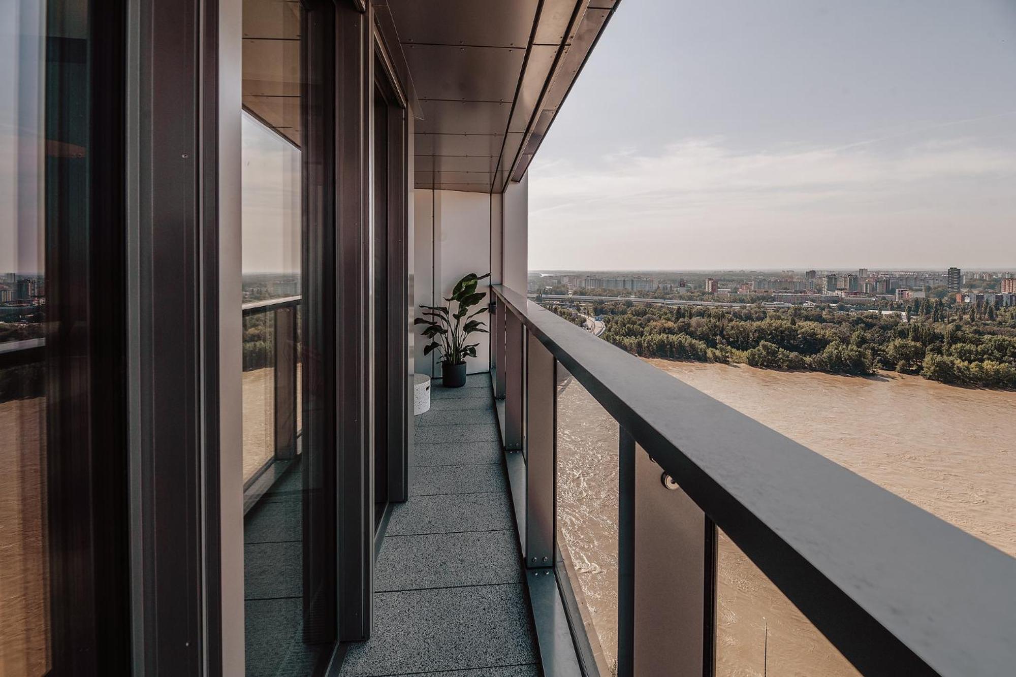 Premium Suite, River & Old Town View,free Parking *