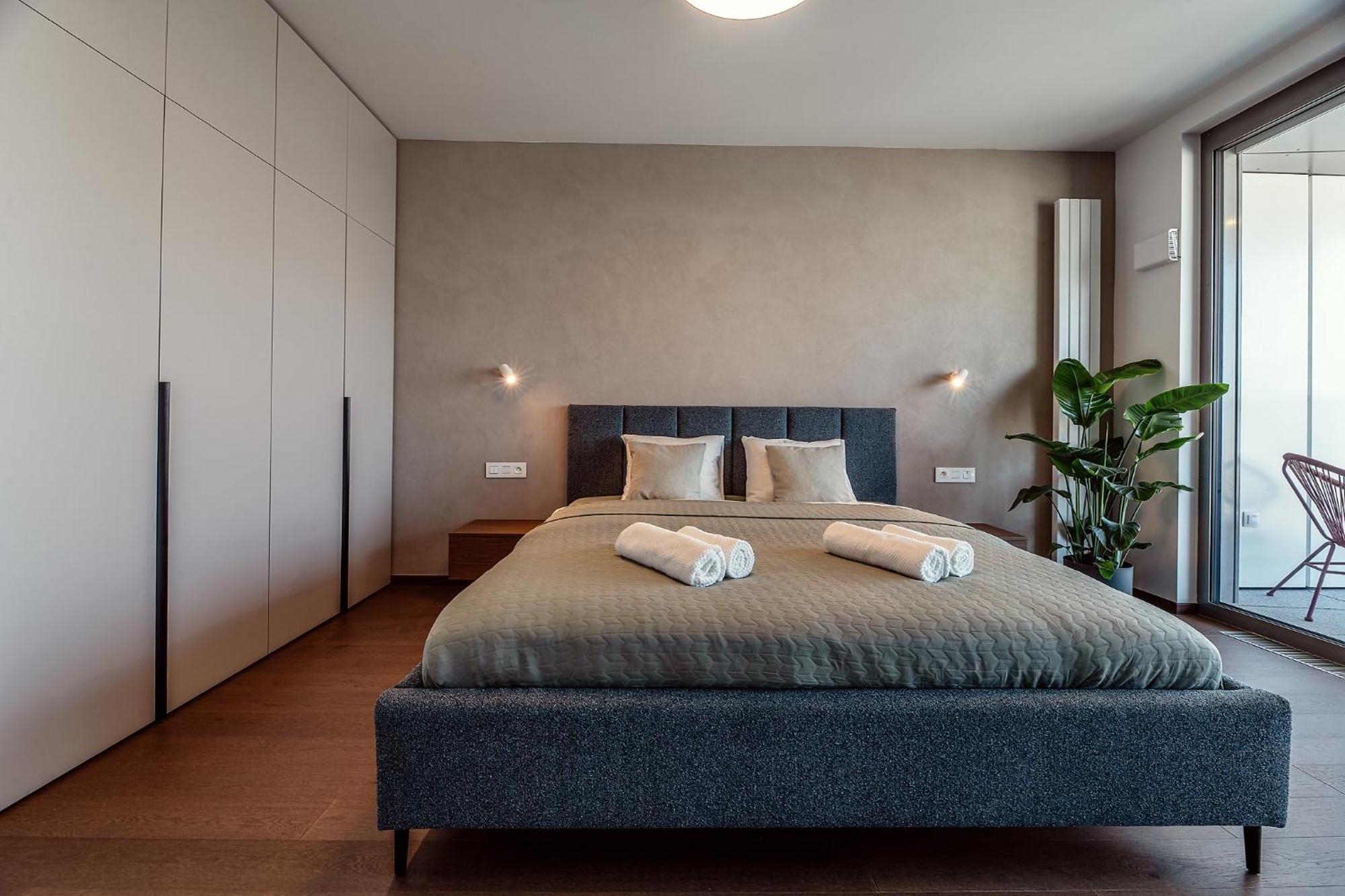 Premium Suite, River & Old Town View,free Parking Apartment *