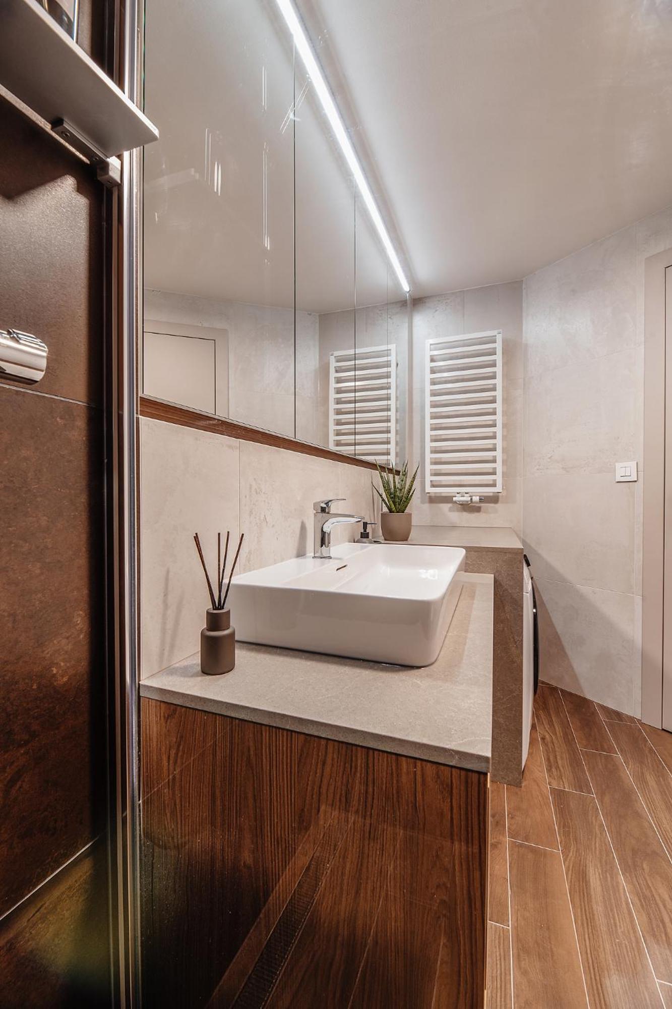 Premium Suite, River & Old Town View,free Parking