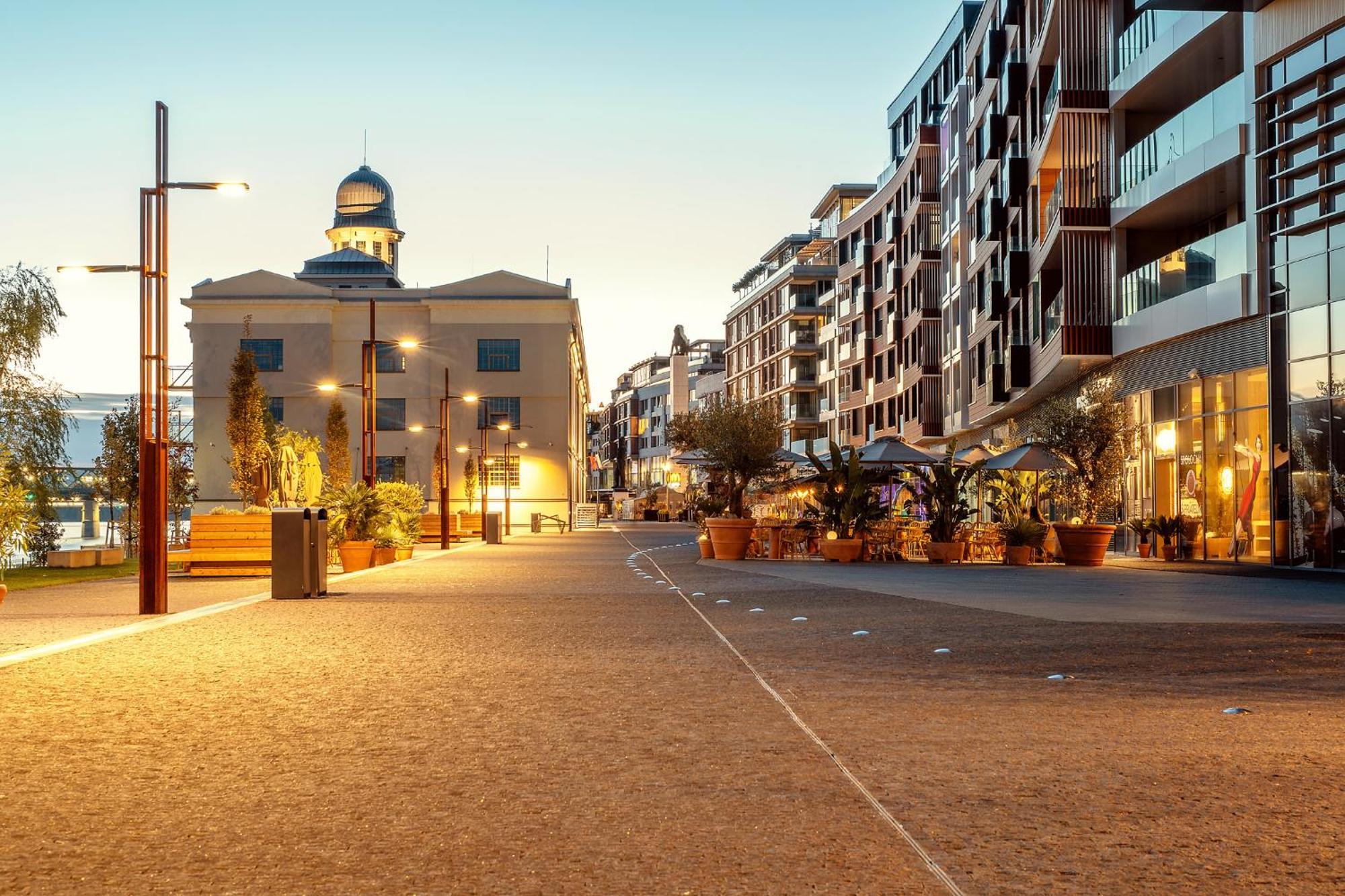 Premium Suite, River & Old Town View,free Parking Apartment *