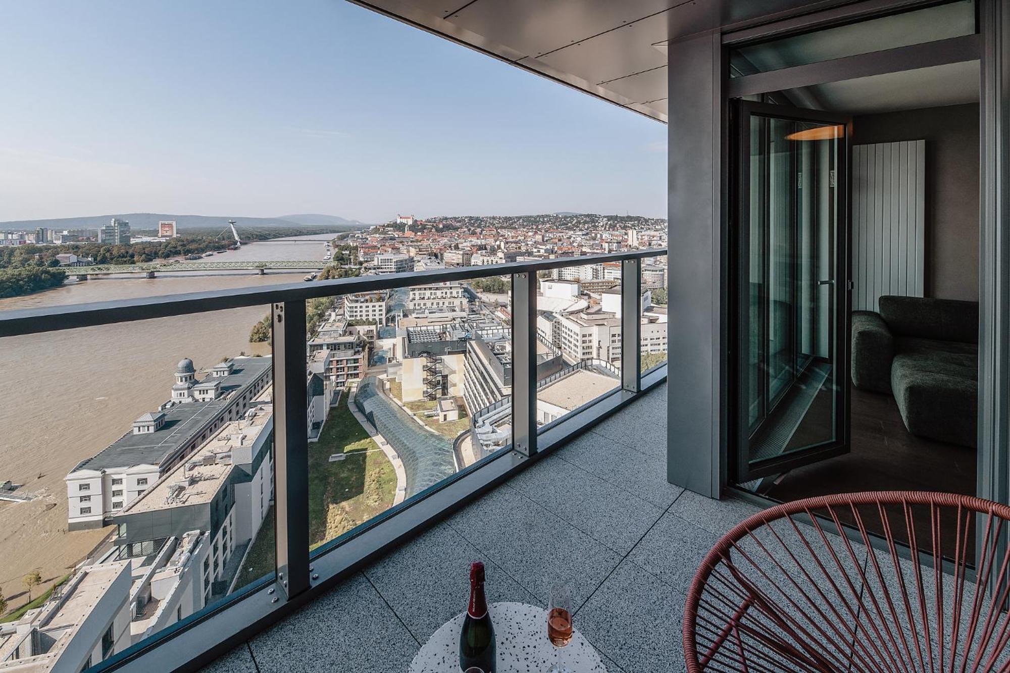 Apartment Premium Suite, River & Old Town View,free Parking