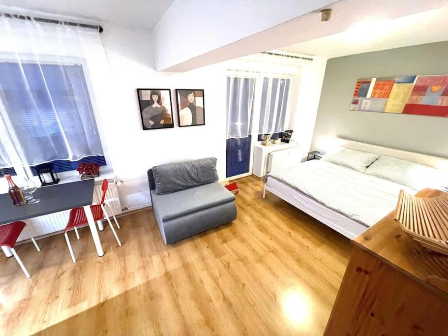 Stylish In The Old Town Apartment *