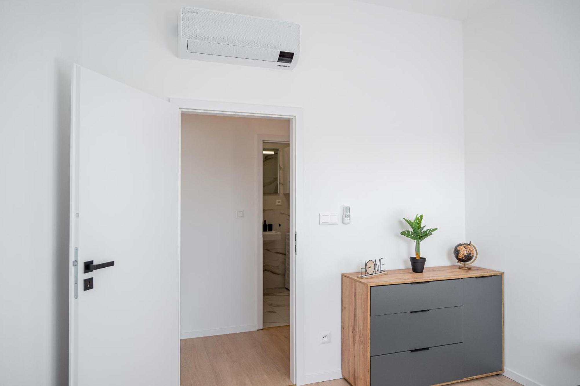 New Cozy In Heart Of Free Garage Parking * Bratislava