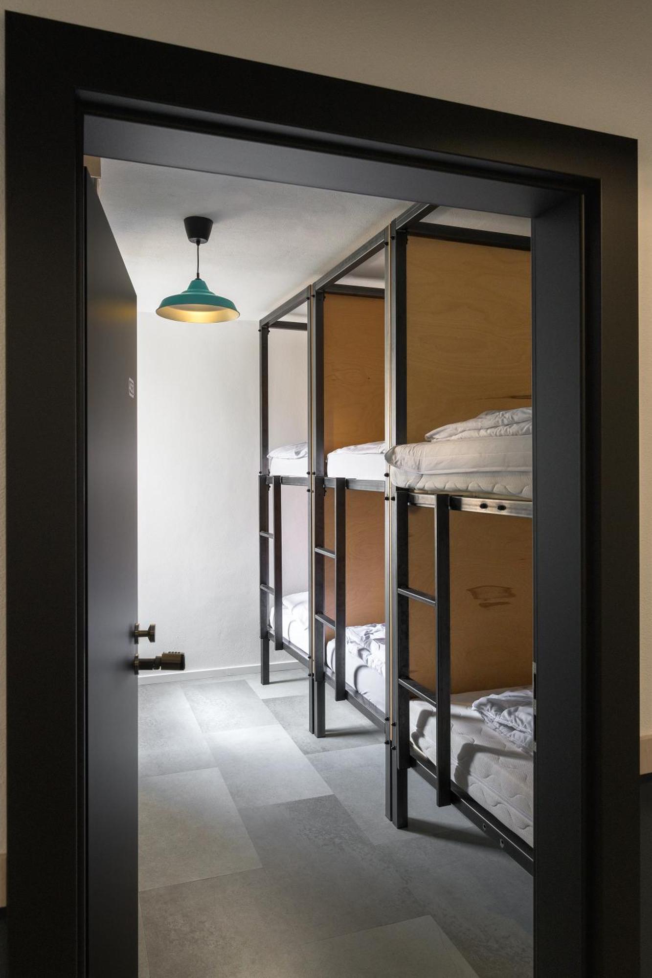 Hostel Izy *