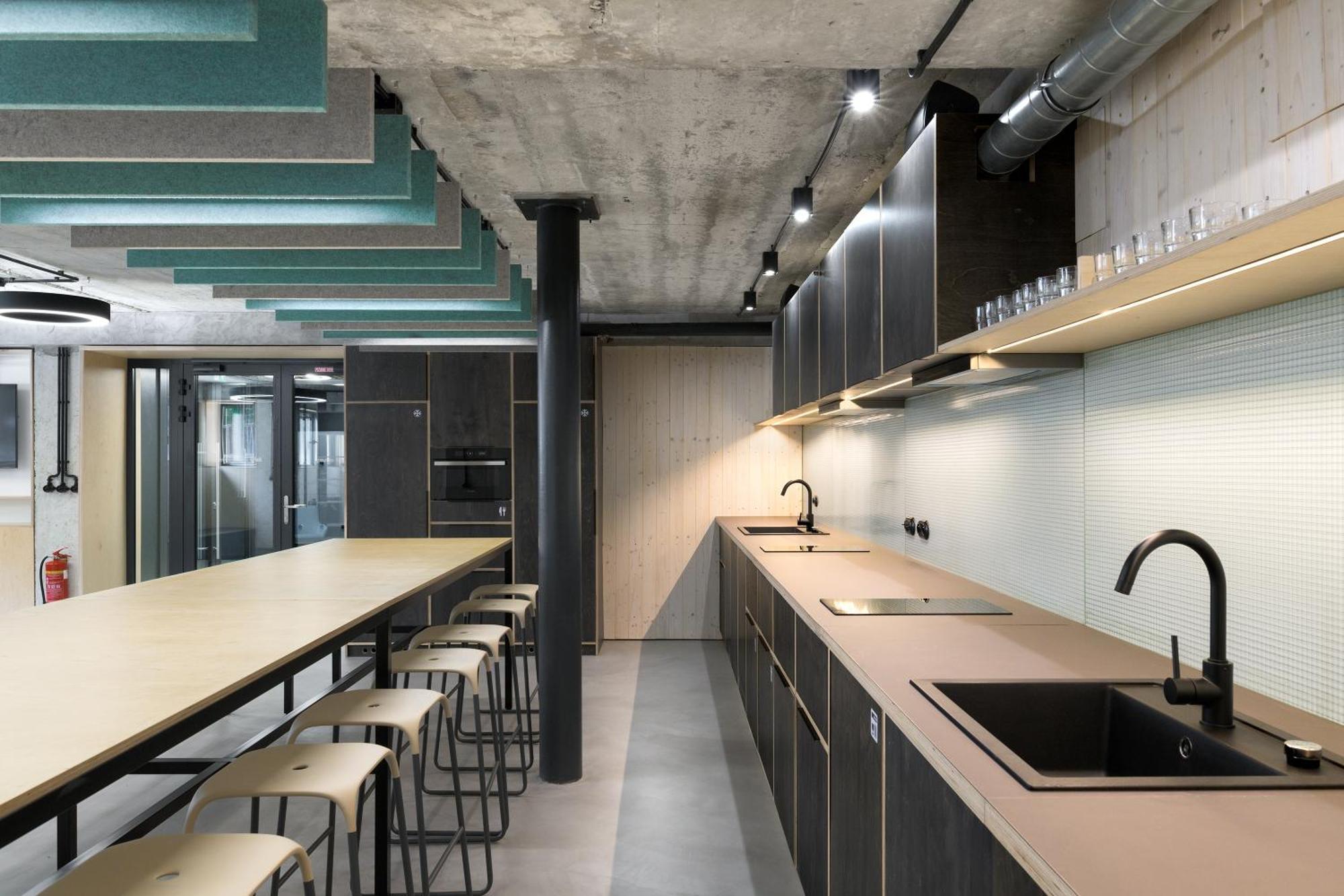Izy Hostel *