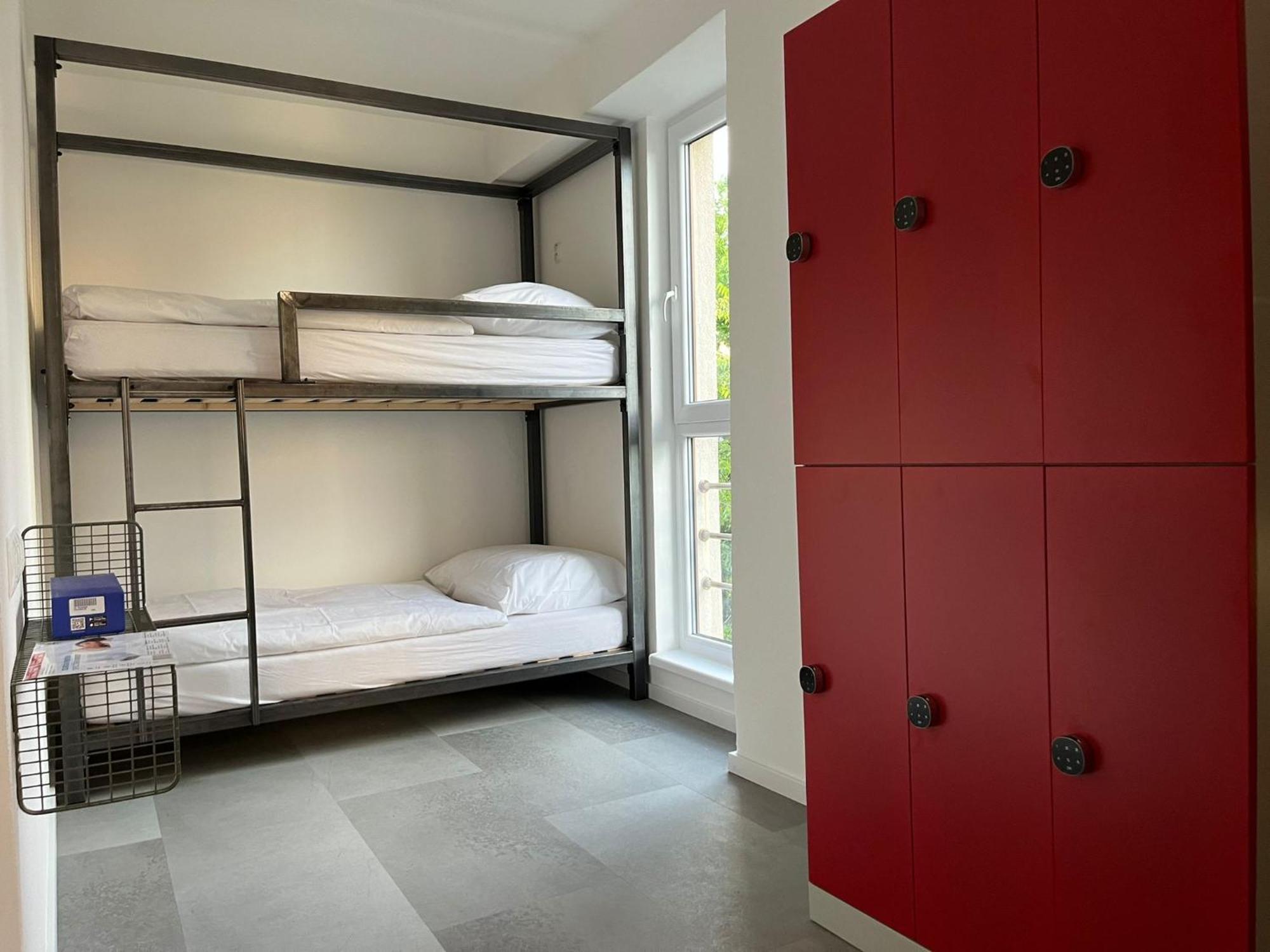 Hostel Izy