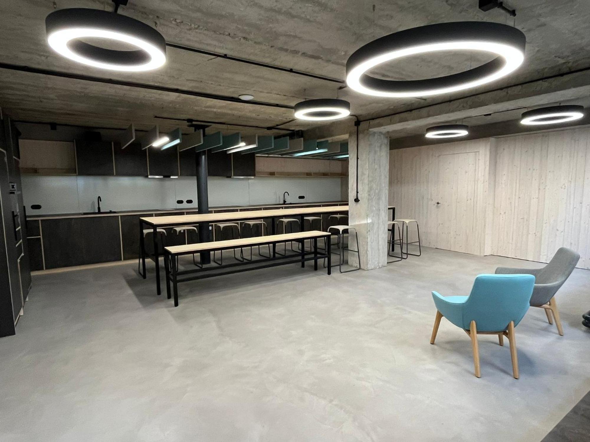 Izy Hostel *