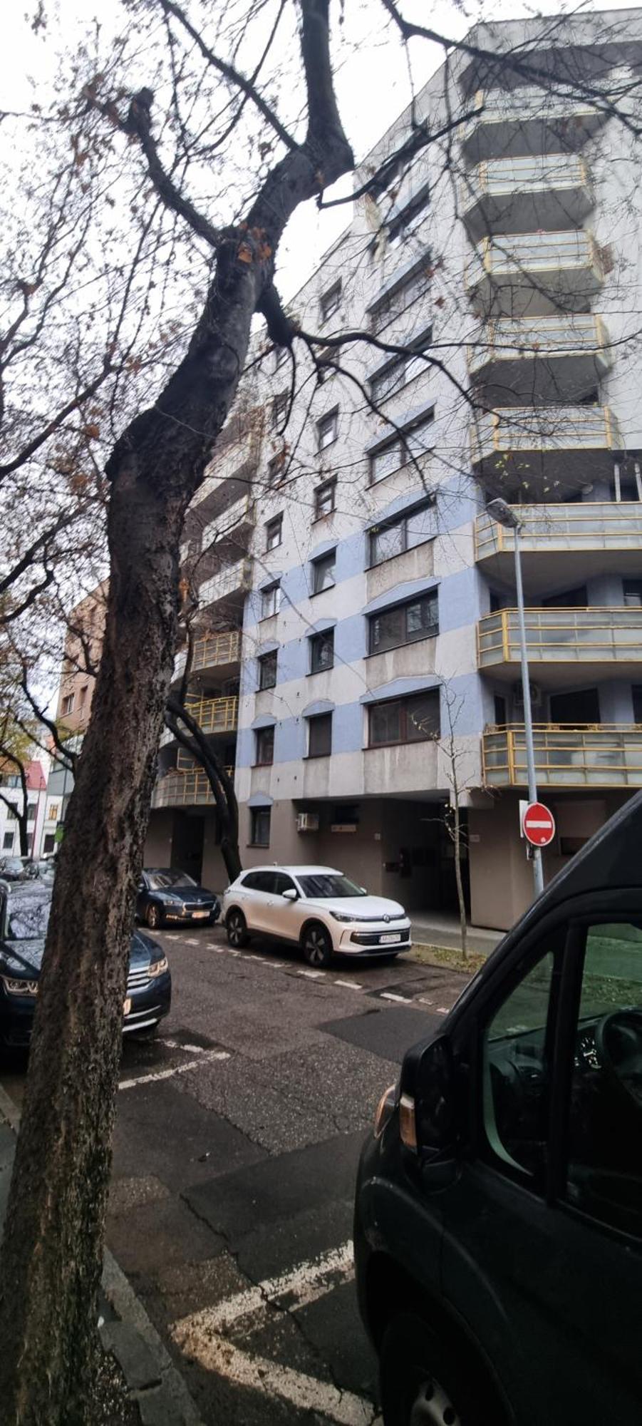 Huge Next To Train Station Close To The Center Apartment *