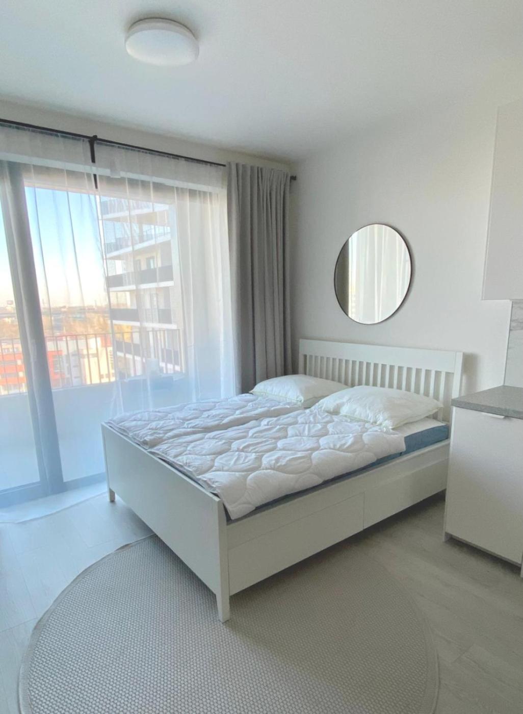 Bris Apartment, 1-2 Guests, Free Parking & Wifi, 4km Downtown, Apartment Bratislava