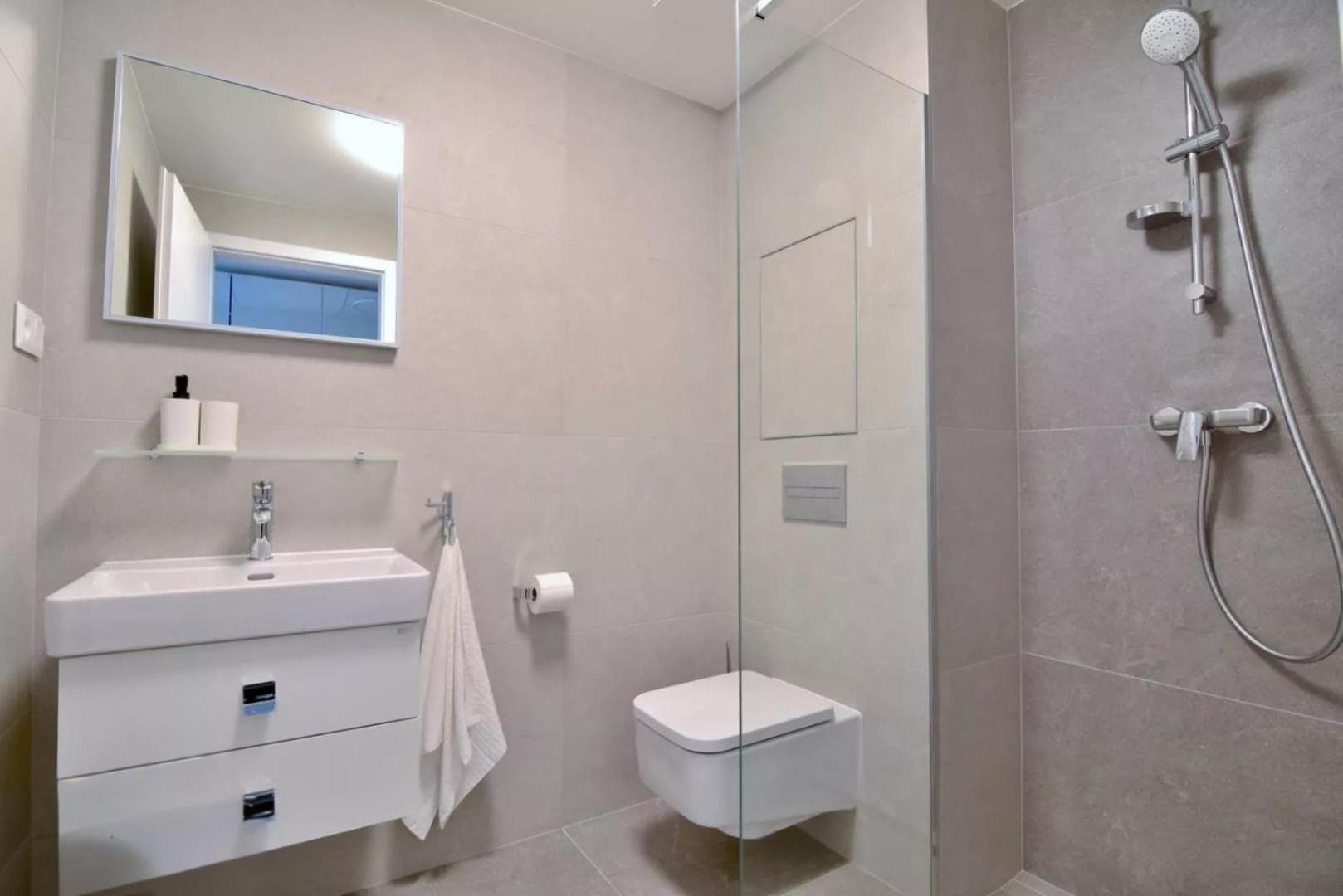 Bris Apartment, 1-2 Guests, Free Parking & Wifi, 4km Downtown, Apartment *