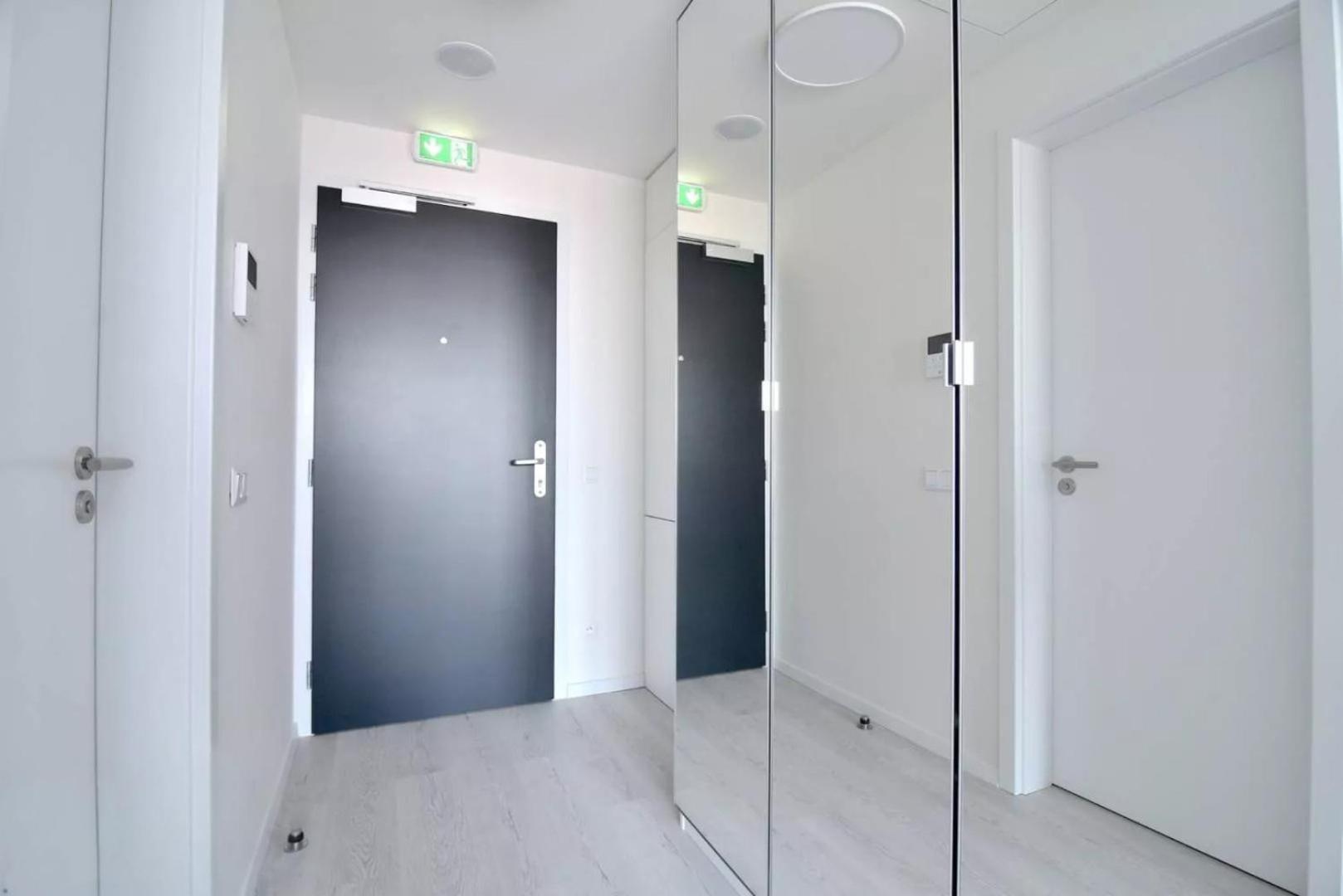 Bris Apartment, 1-2 Guests, Free Parking & Wifi, 4km Downtown, Bratislava