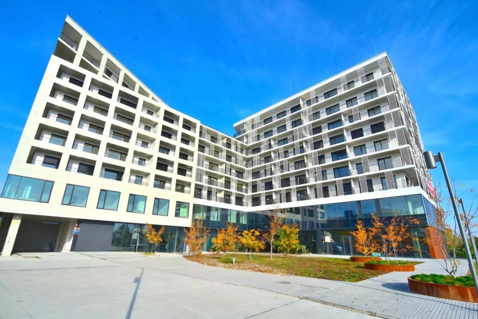 Apartment Bris Apartment, 1-2 Guests, Free Parking & Wifi, 4km Downtown,