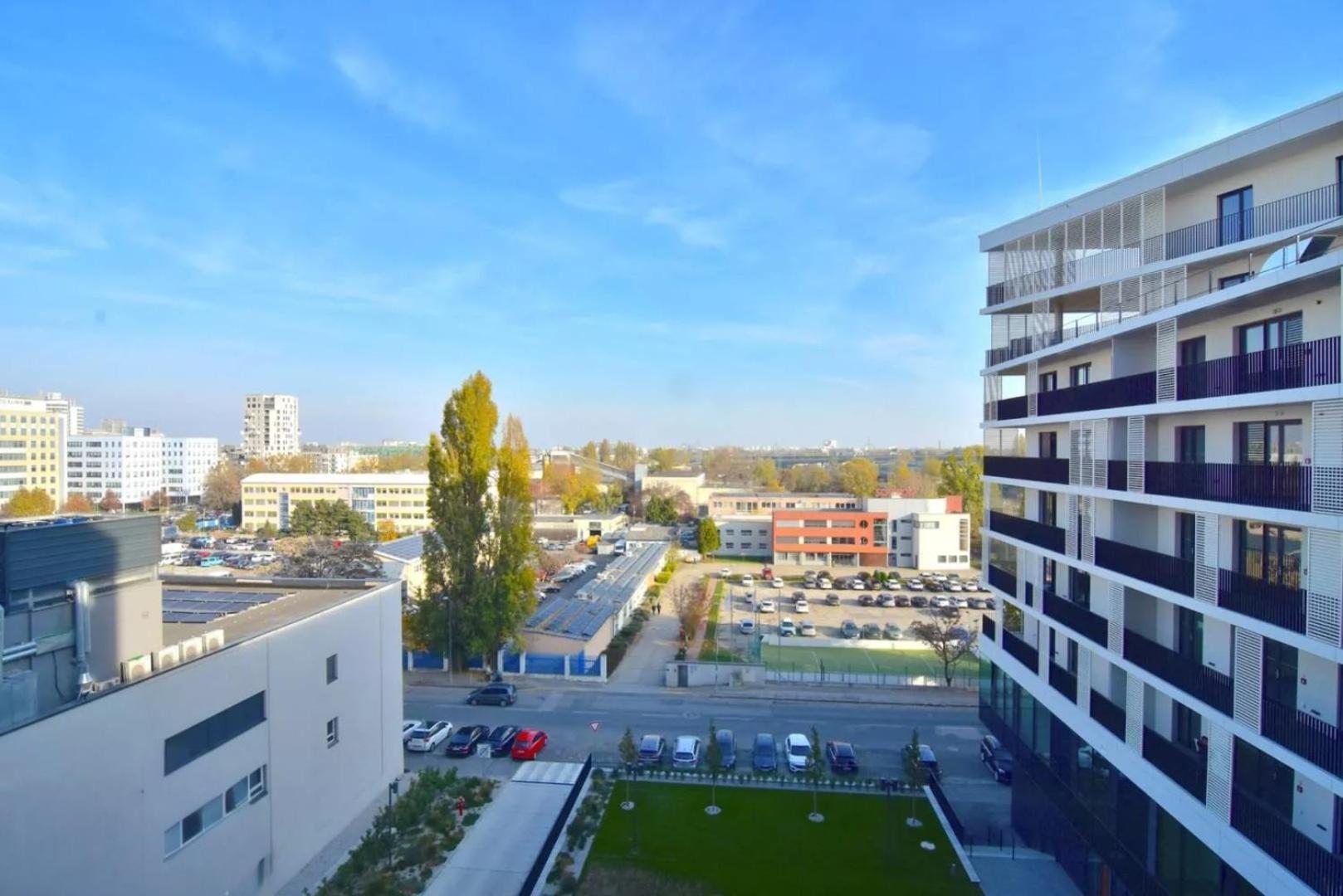 Bris Apartment, 1-2 Guests, Free Parking & Wifi, 4km Downtown, Apartment Pressburg