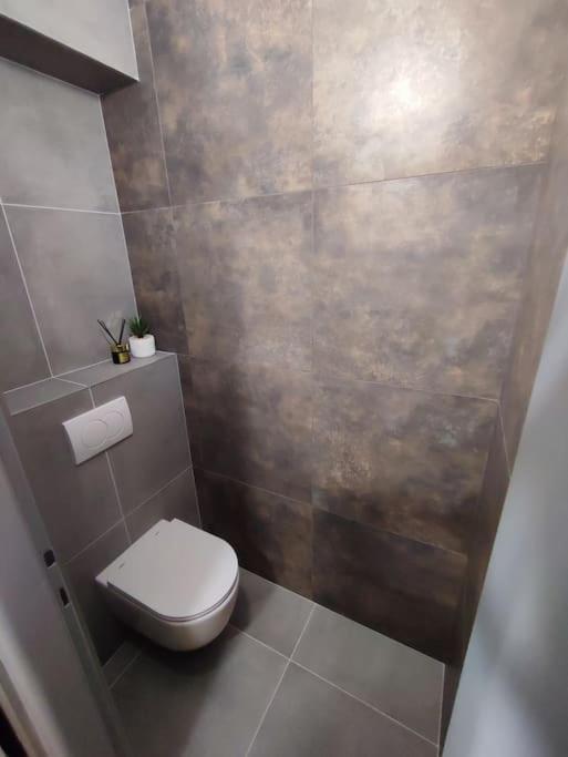 Priestranny Apartman- S Vynikajucou Dostupnostou *