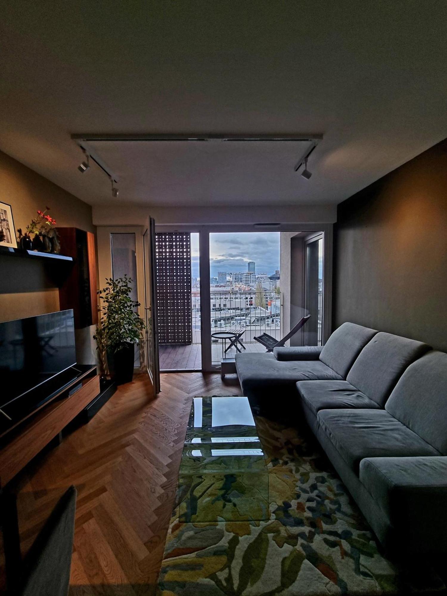 View Free Parking Apartment *