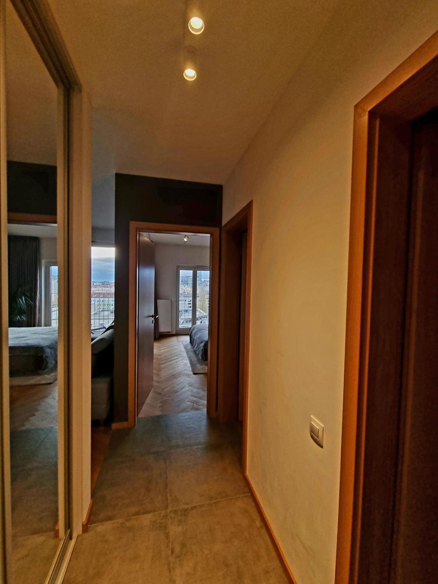 Apartment View Free Parking