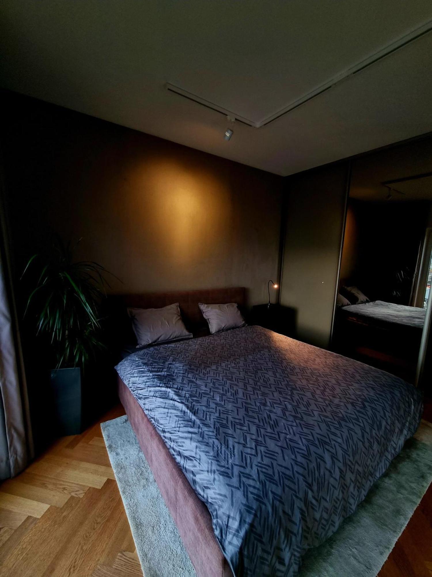 View Free Parking Apartment *