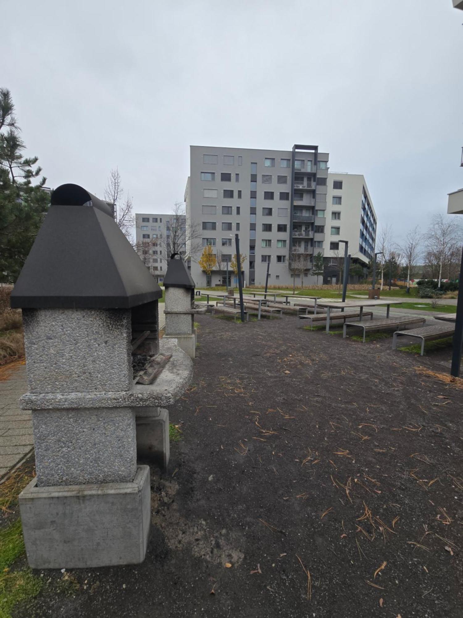 Like Home, Coffee Or Tea & Parking Free Apartment