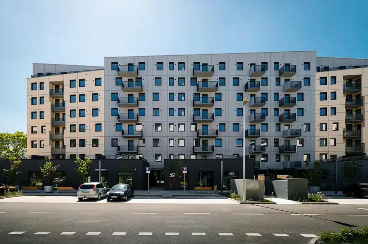 Modern 2-bedroom In The Heart Of *