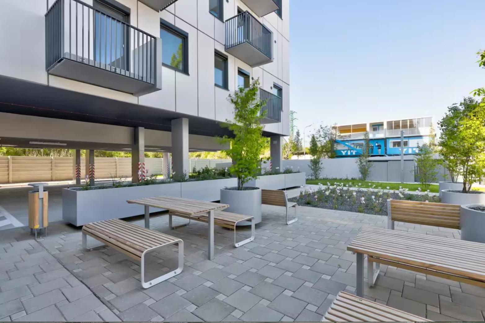 Modern 2-bedroom In The Heart Of *