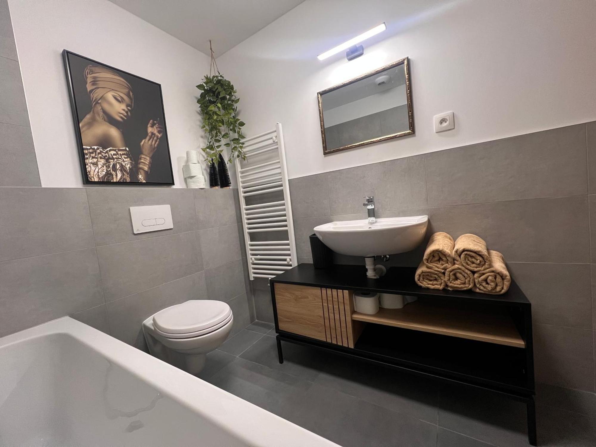 Airport Time Apartment *