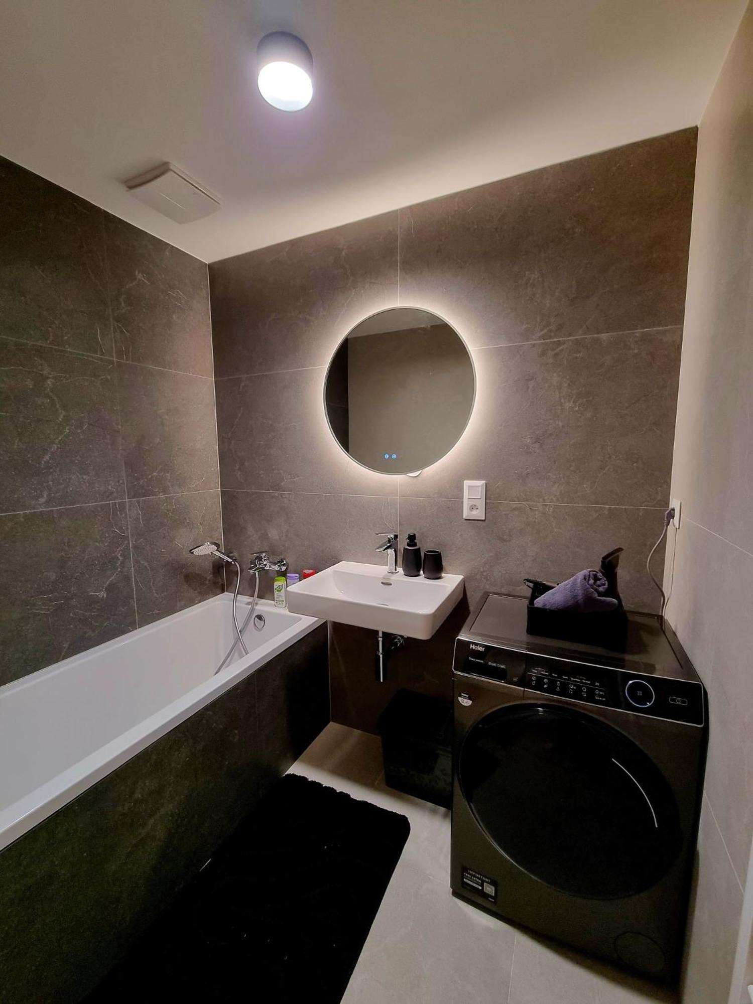 Brand New Luxury Flat, Big Balcony, Free Parking