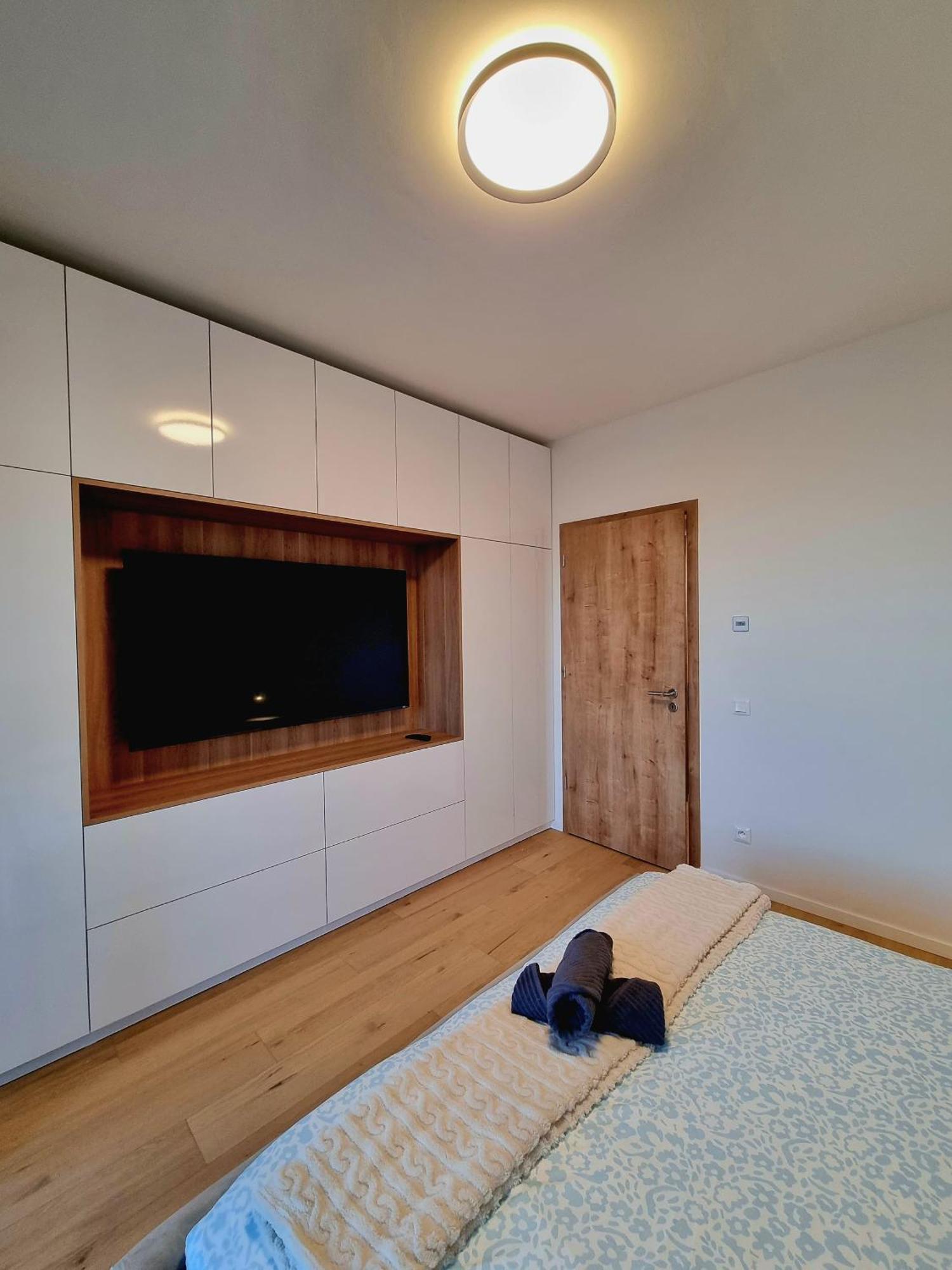 Apartment Brand New Luxury Flat, Big Balcony, Free Parking