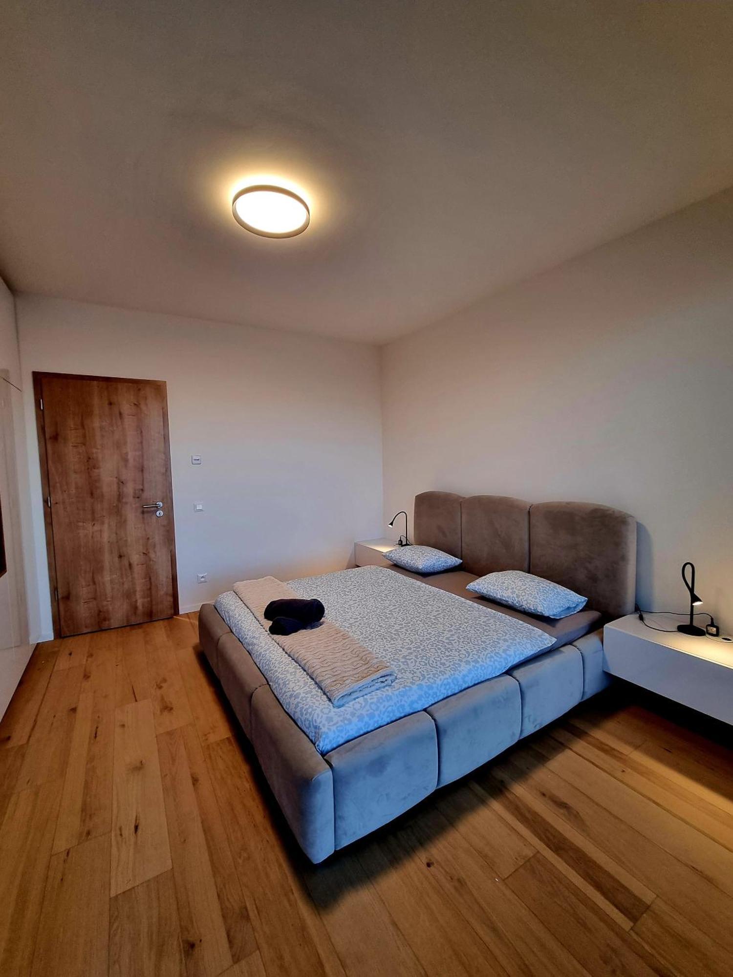 Apartment Brand New Luxury Flat, Big Balcony, Free Parking