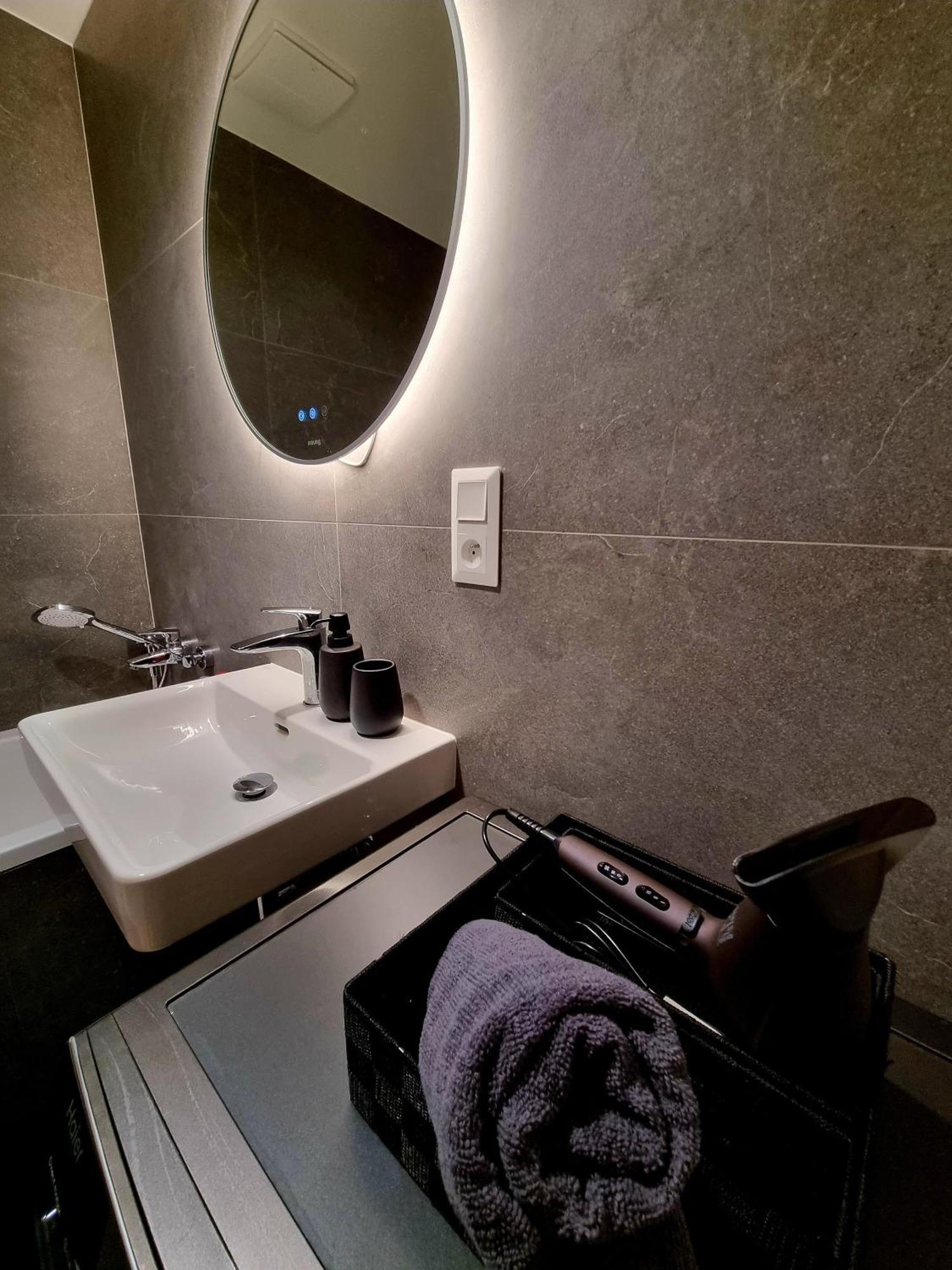 Brand New Luxury Flat, Big Balcony, Free Parking