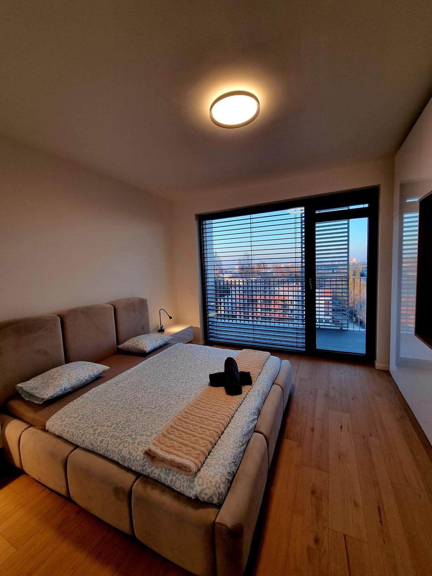 Brand New Luxury Flat, Big Balcony, Free Parking Apartment Bratislava