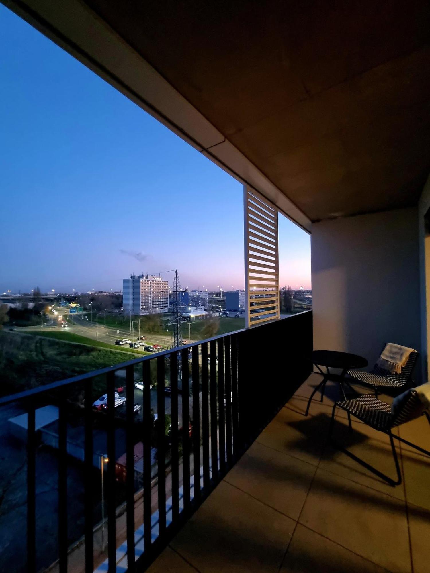 Brand New Luxury Flat, Big Balcony, Free Parking Apartment