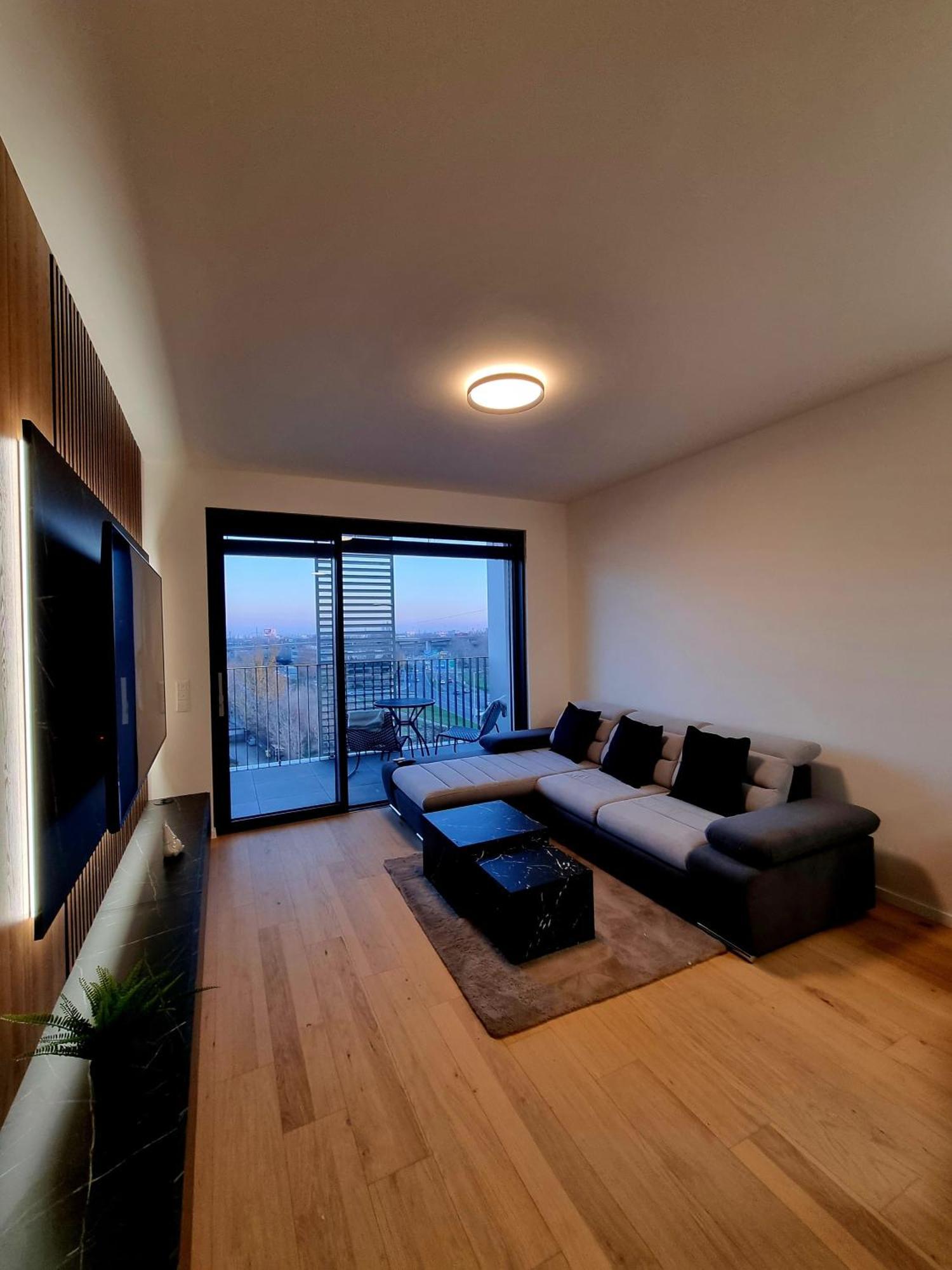 Brand New Luxury Flat, Big Balcony, Free Parking * Bratislava
