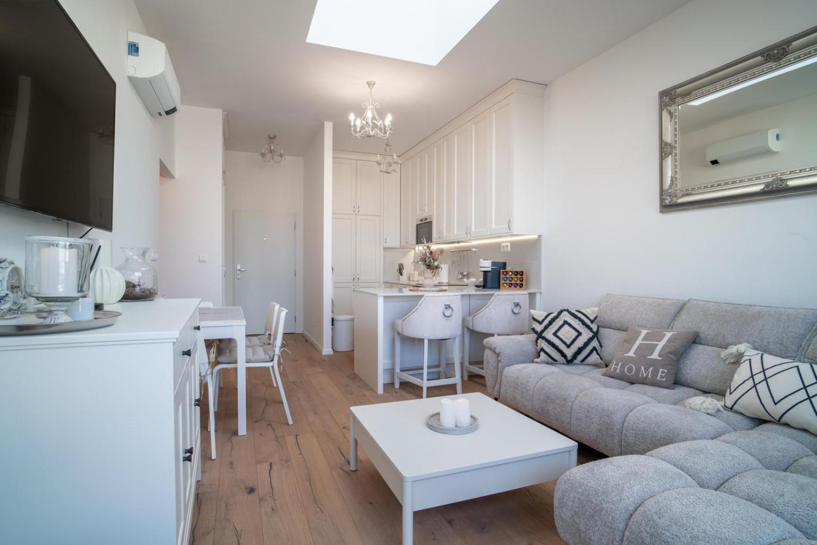 Unforgettable Old Town Apartment