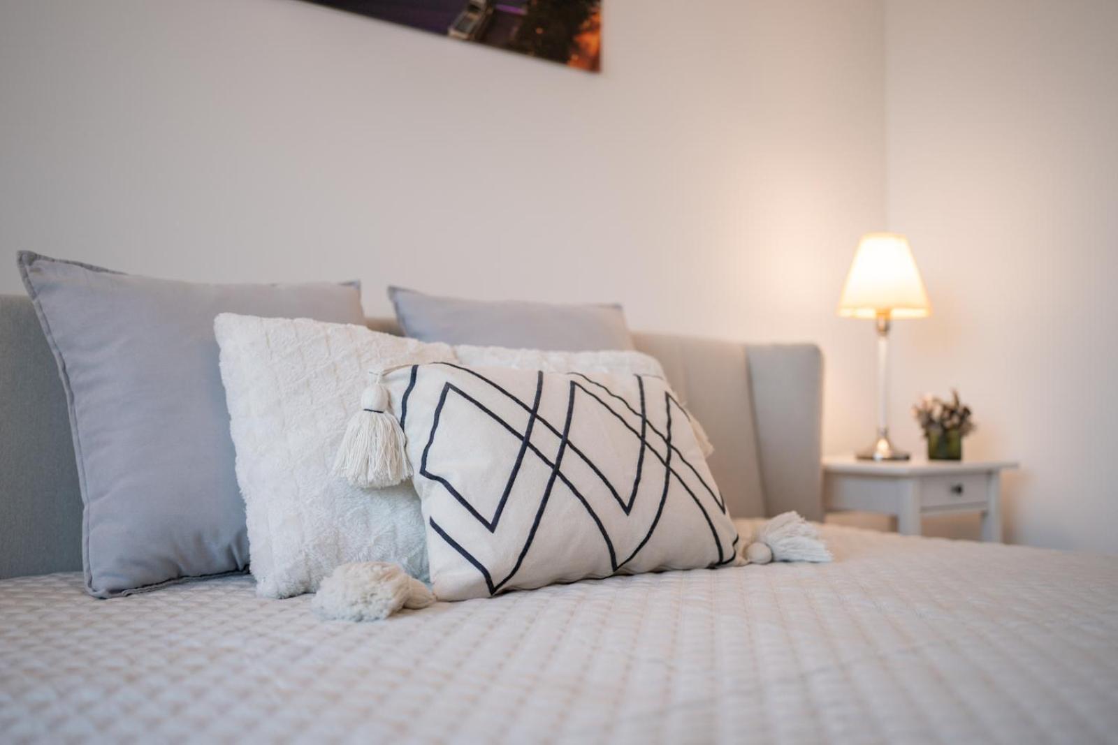 Unforgettable Old Town Apartment *