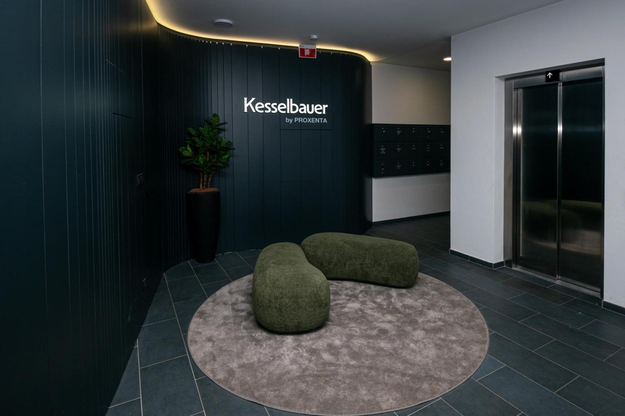 Nook L Goldenbauer * Bratislava