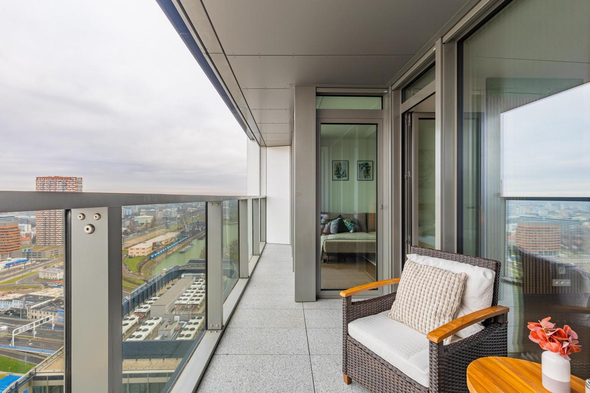 Eurovea Tower - Luke Danube 24 * Bratislava