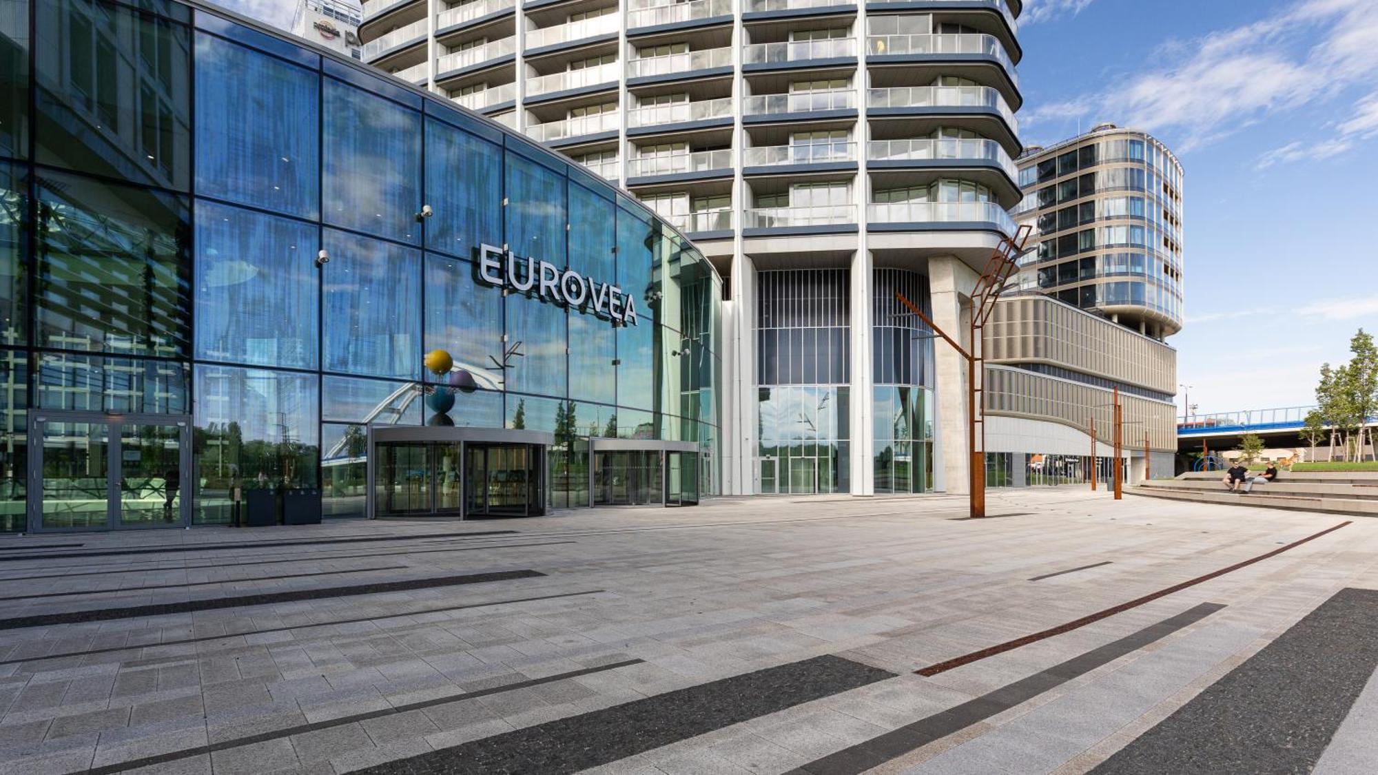 Eurovea Tower - Luke Danube 24 *