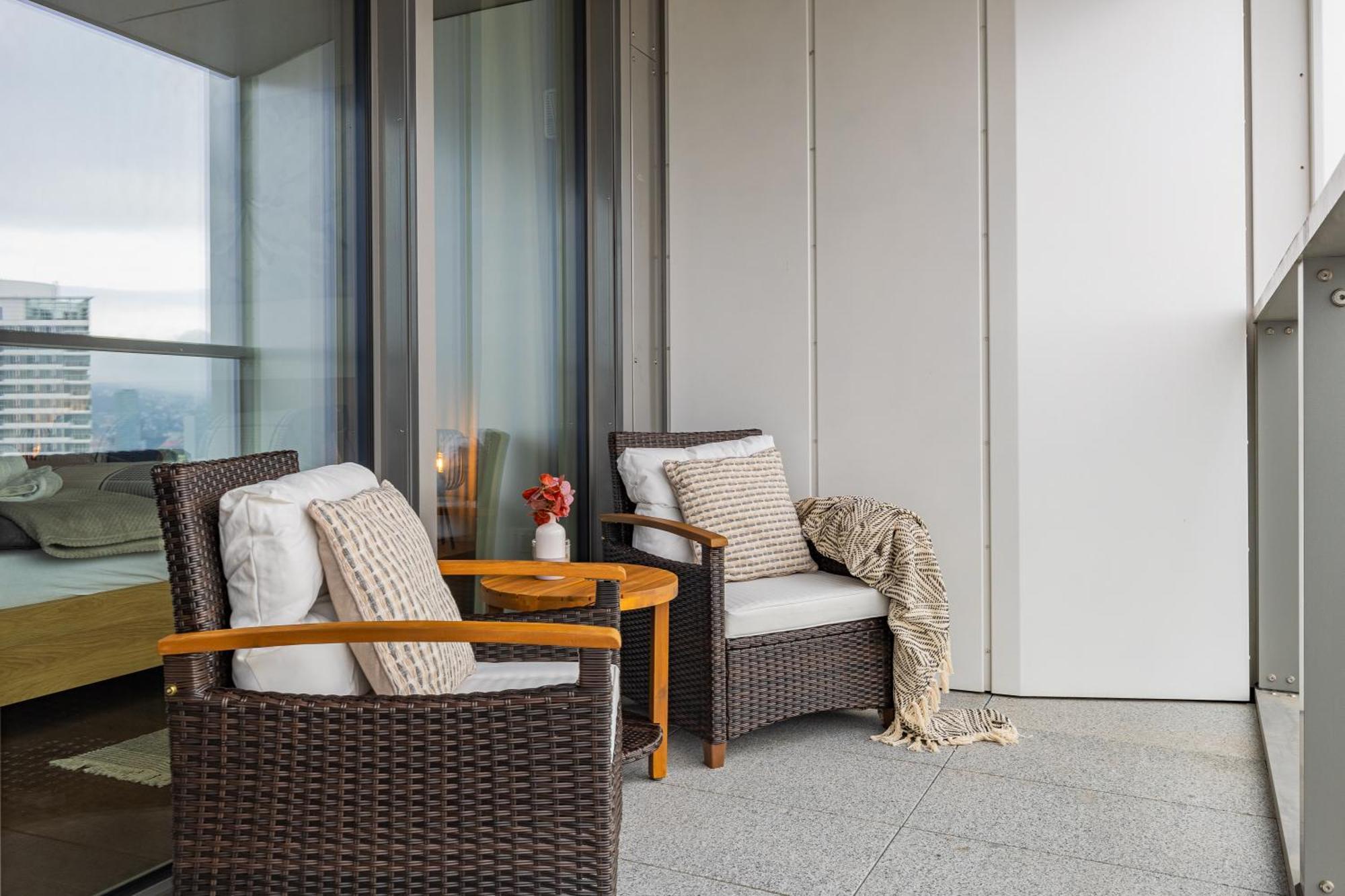 Eurovea Tower - Luke Danube 24 Apartment