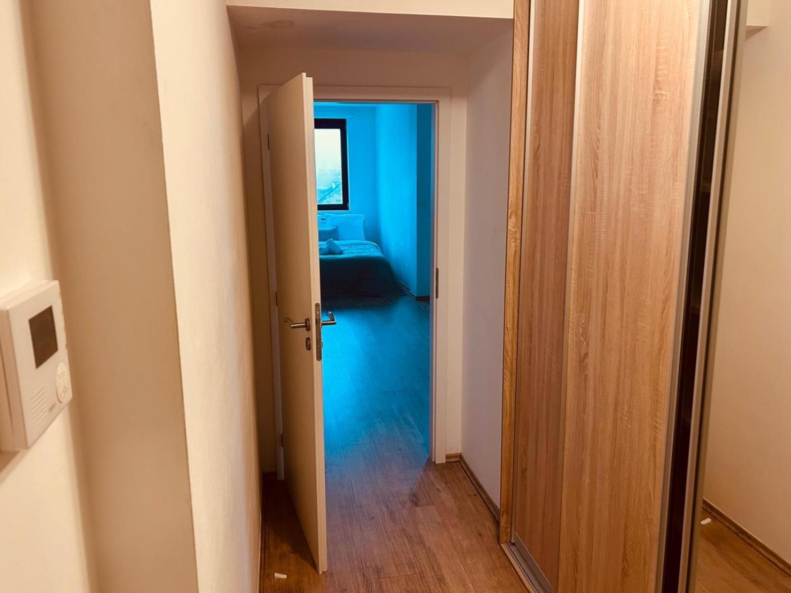 Apartment Happy Blue Downtown Center
