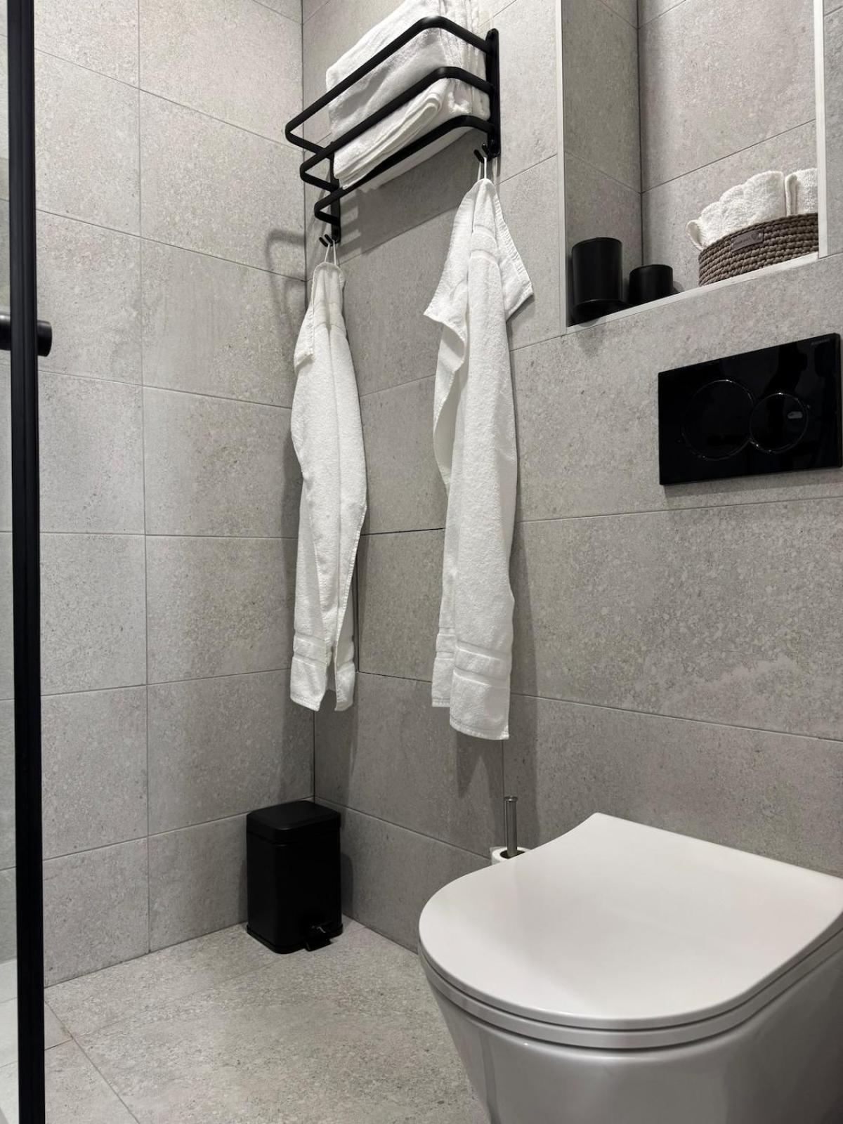 Modern In The Center Apartment *