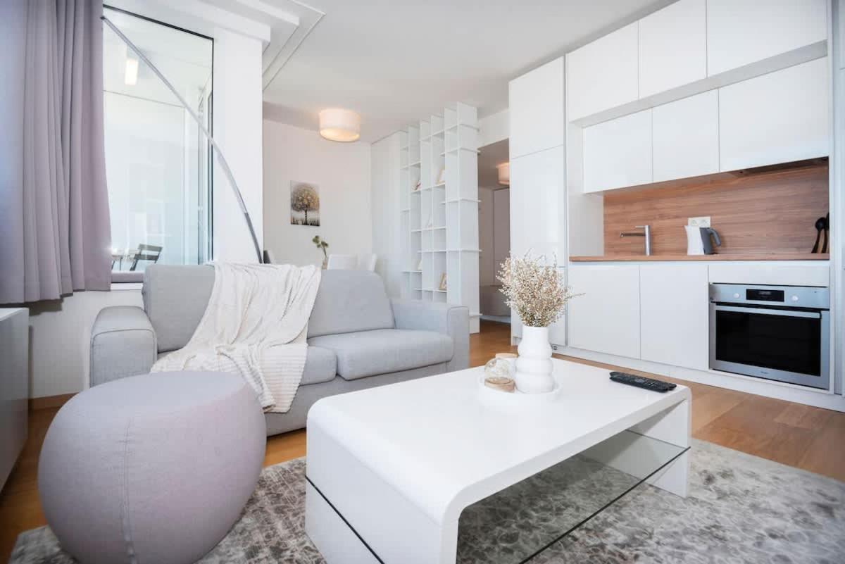 Apartment Luxury 1bdrm On The 28th Floor Bratislava