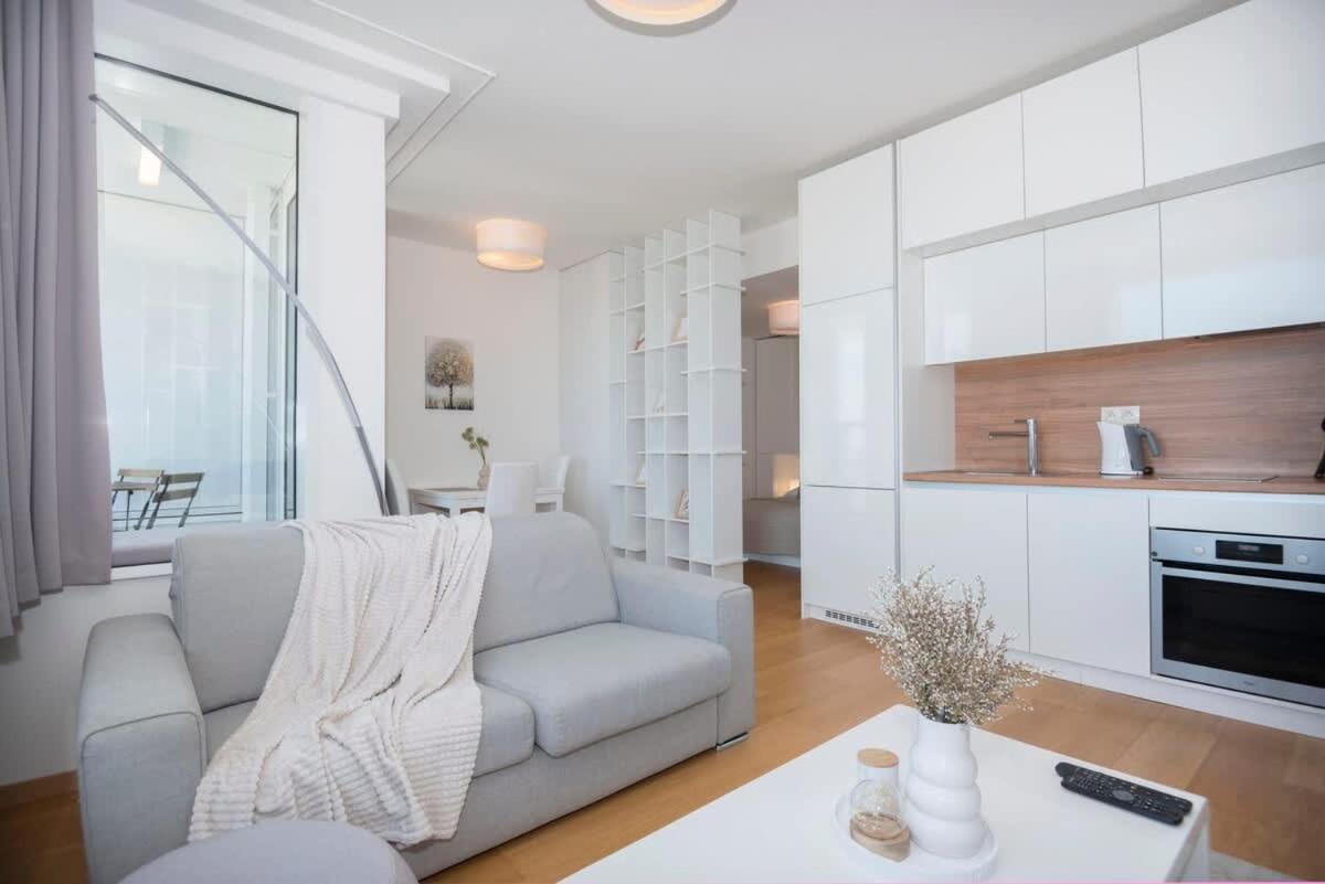 Luxury 1bdrm On The 28th Floor Bratislava