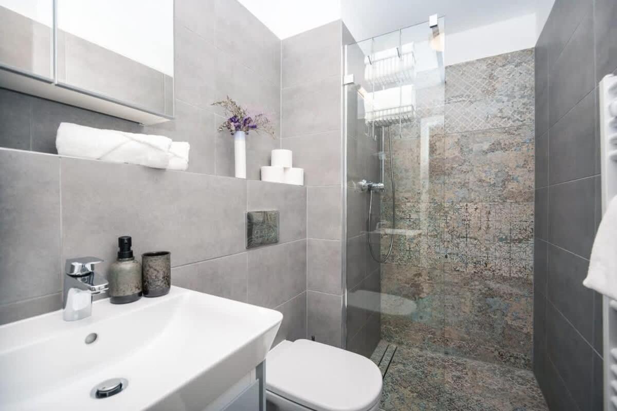 Center - Modern & Elegant Apartment