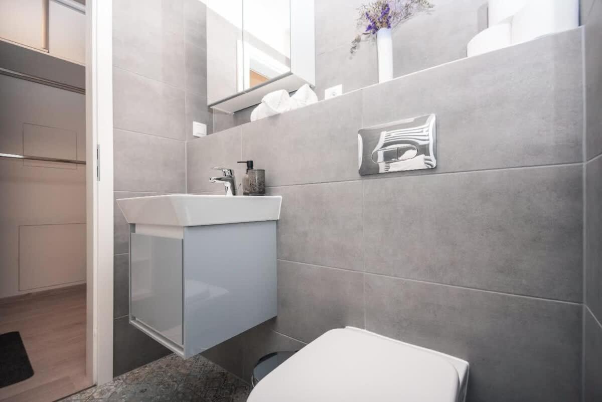 Apartment Center - Modern & Elegant